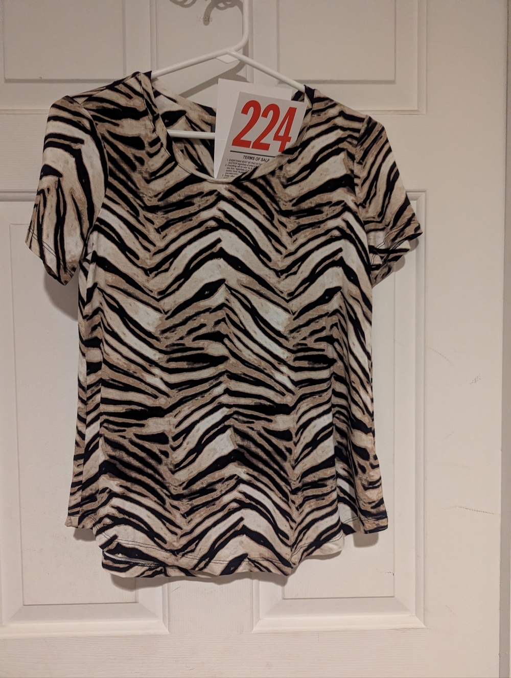 Lot 224 Women's Animal Print Short Sleeve Top.  NWT Petite